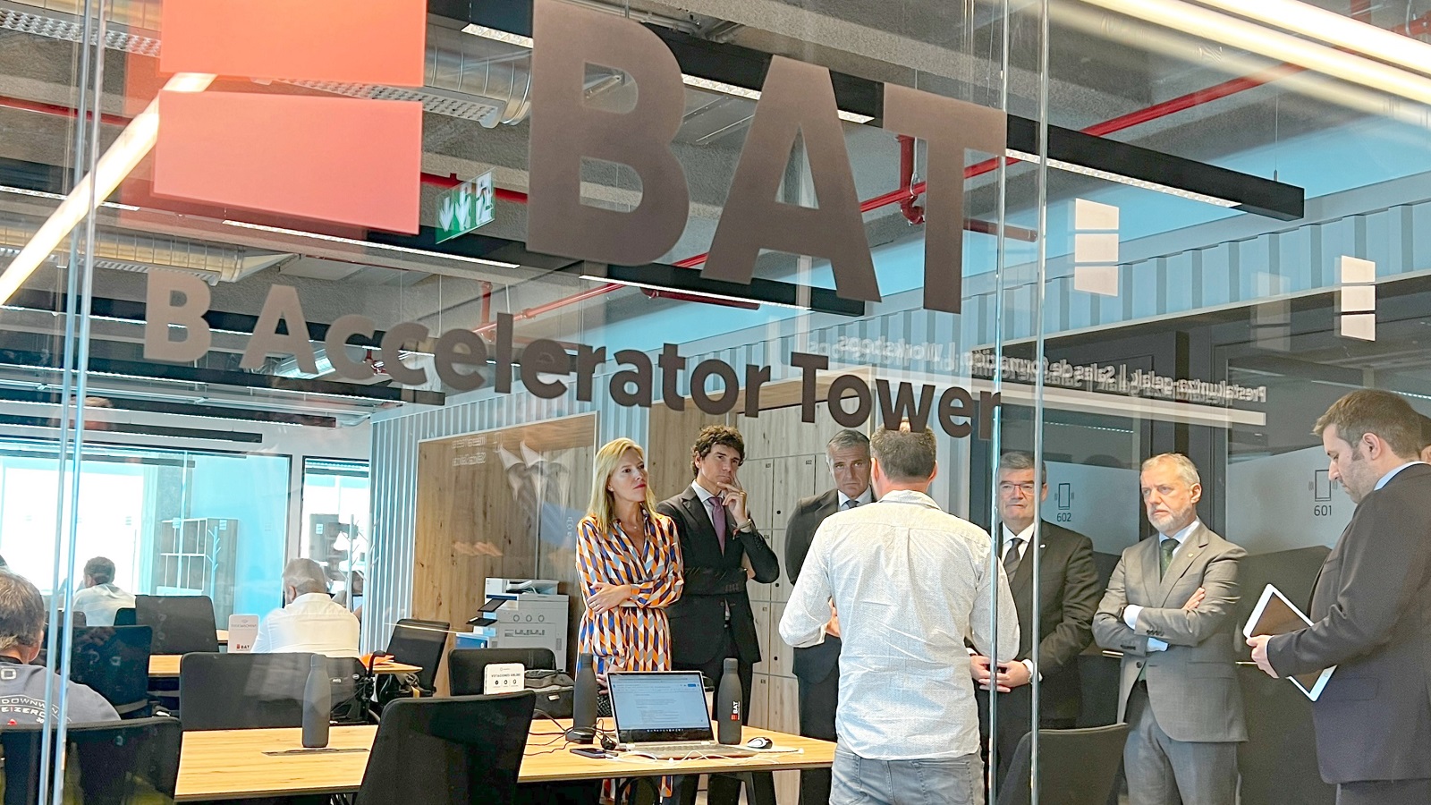 imagen de la visita de inauguración a B Accelerator Tower
